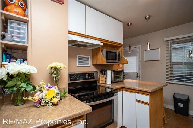 922 E High Street 12169526