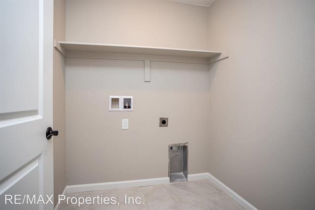 1623 Spring Water Point 12192092