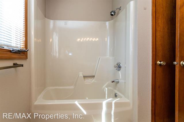 2230 Hill Circle 12284684