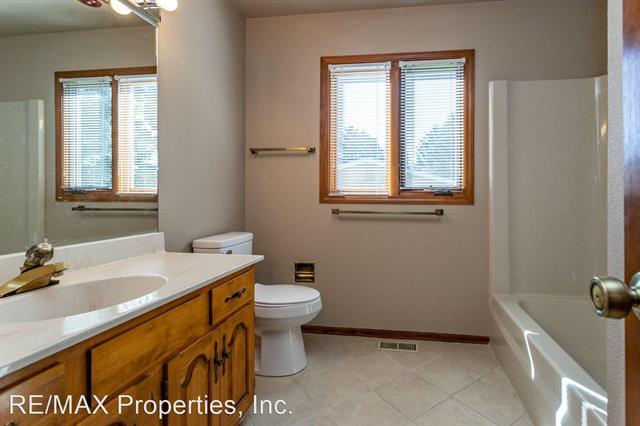 2230 Hill Circle 12284684