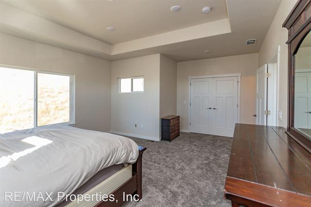 5802 Villa Lorenzo Drive 12460994