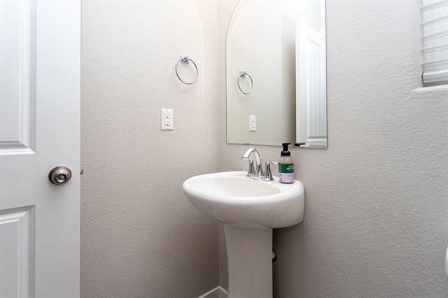 8021 Moorebank Drive