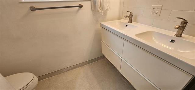 3414 W Pikes Peak Avenue