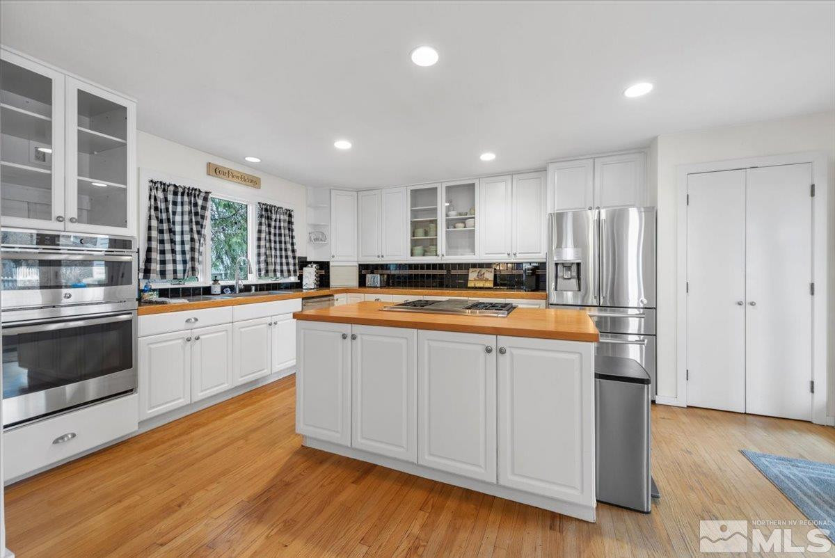707 W Robinson