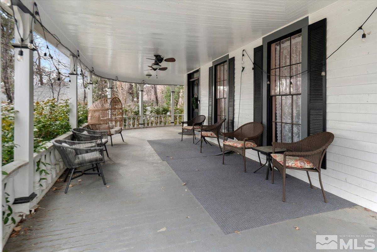 707 W Robinson