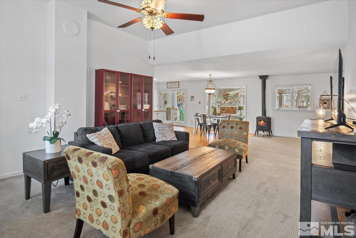 707 W Robinson
