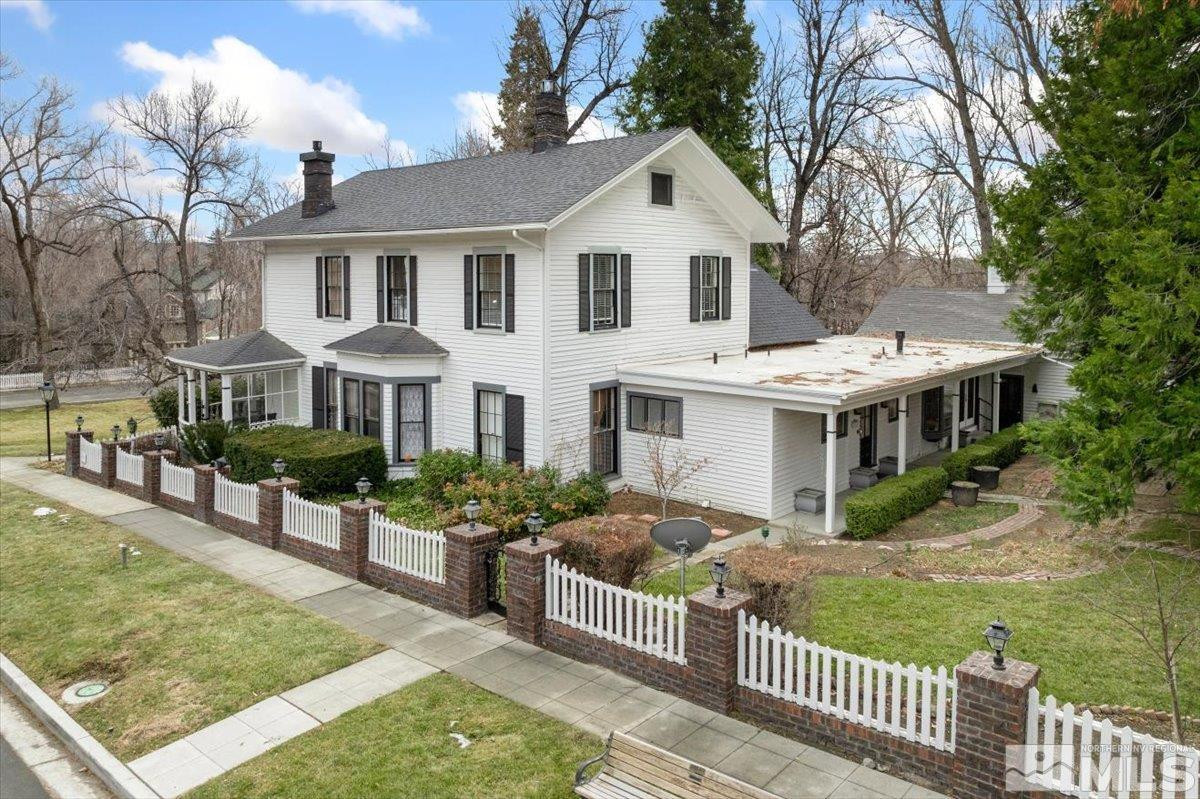 707 W Robinson