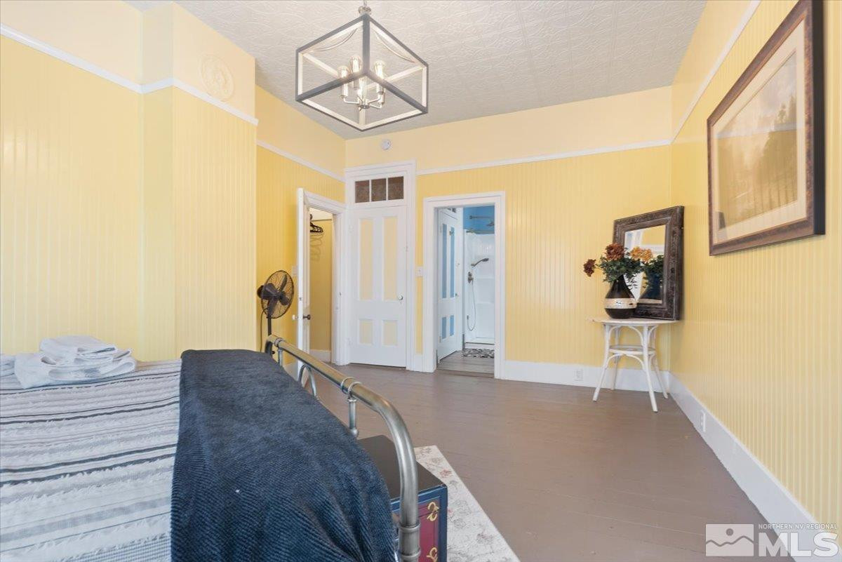707 W Robinson
