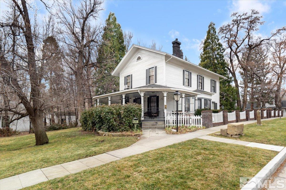 707 W Robinson