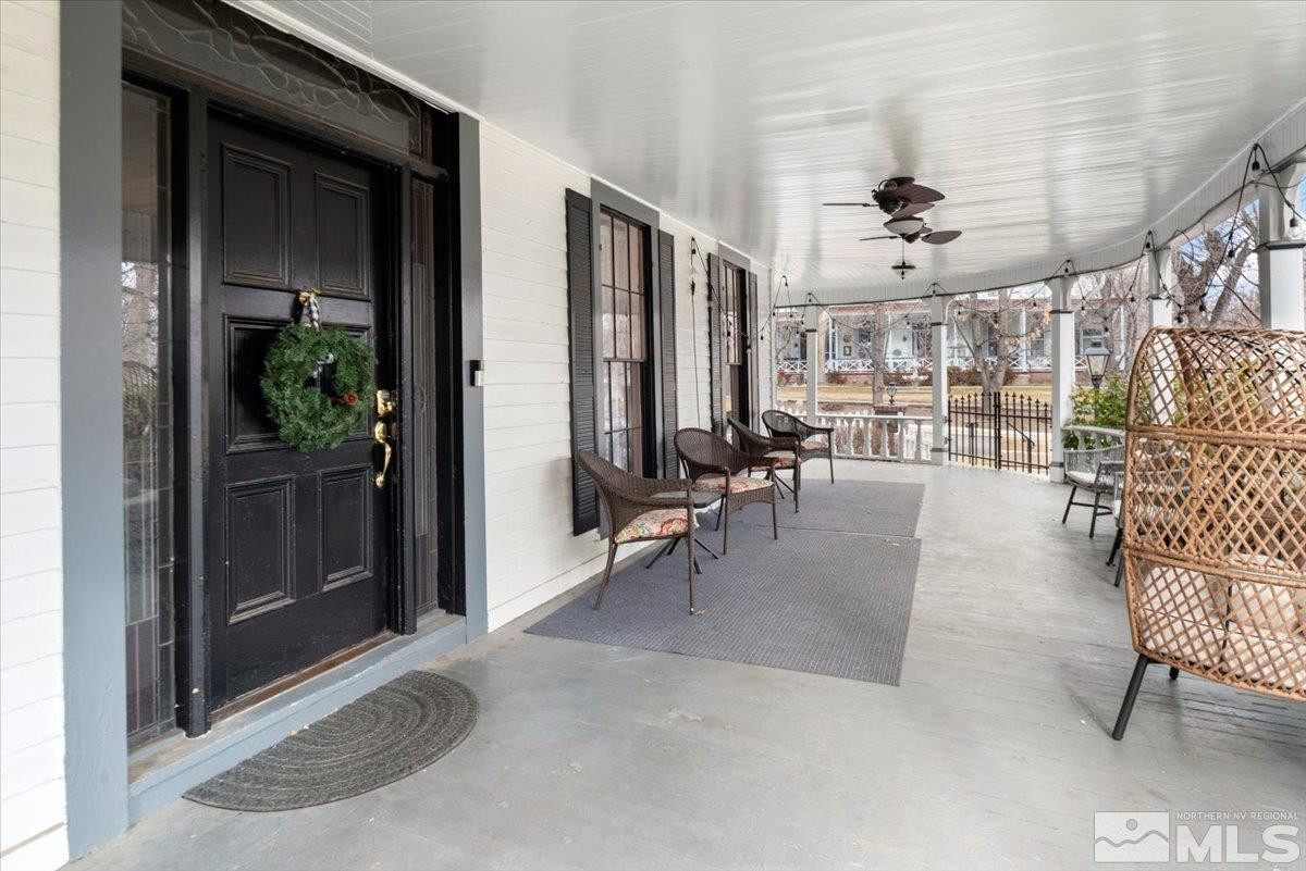 707 W Robinson