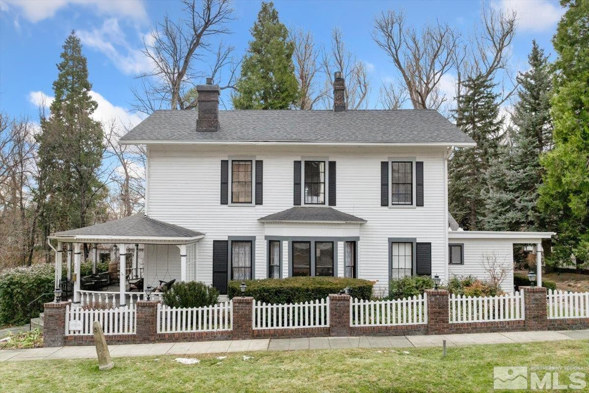 707 W Robinson