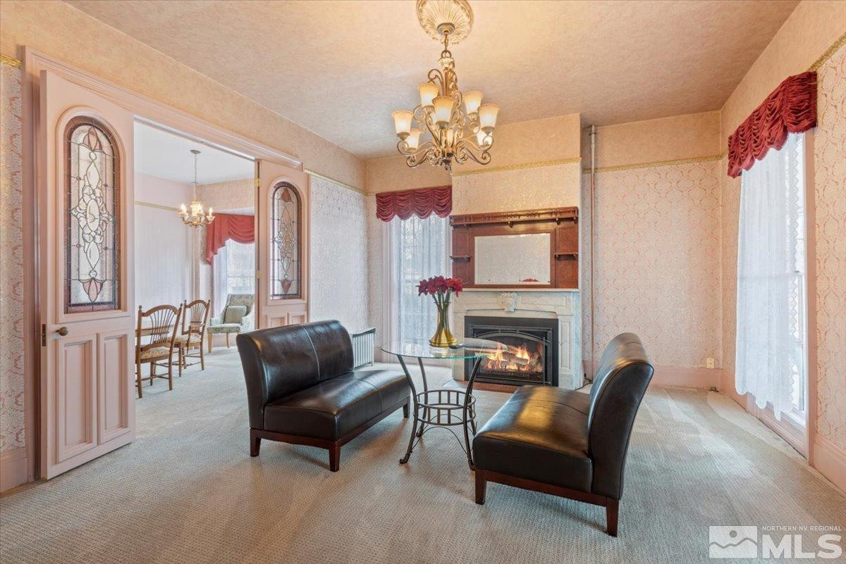707 W Robinson