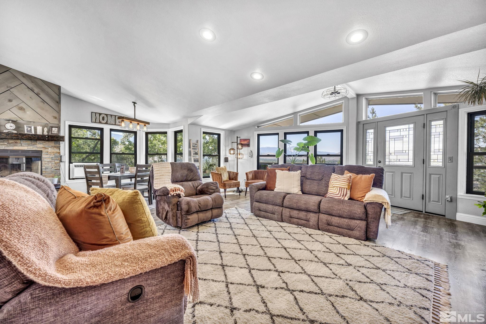 2320 Gentry Lane