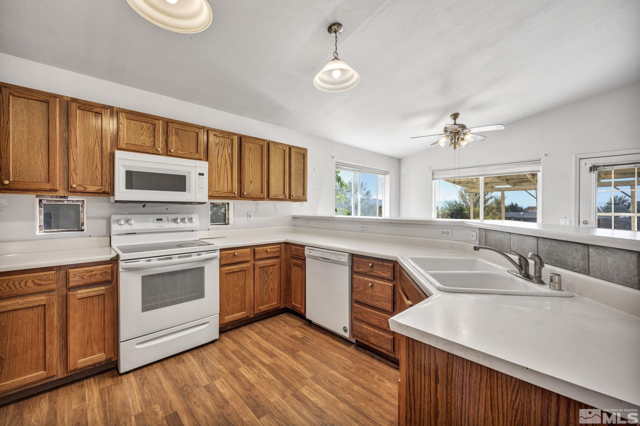 885 Valley Vista