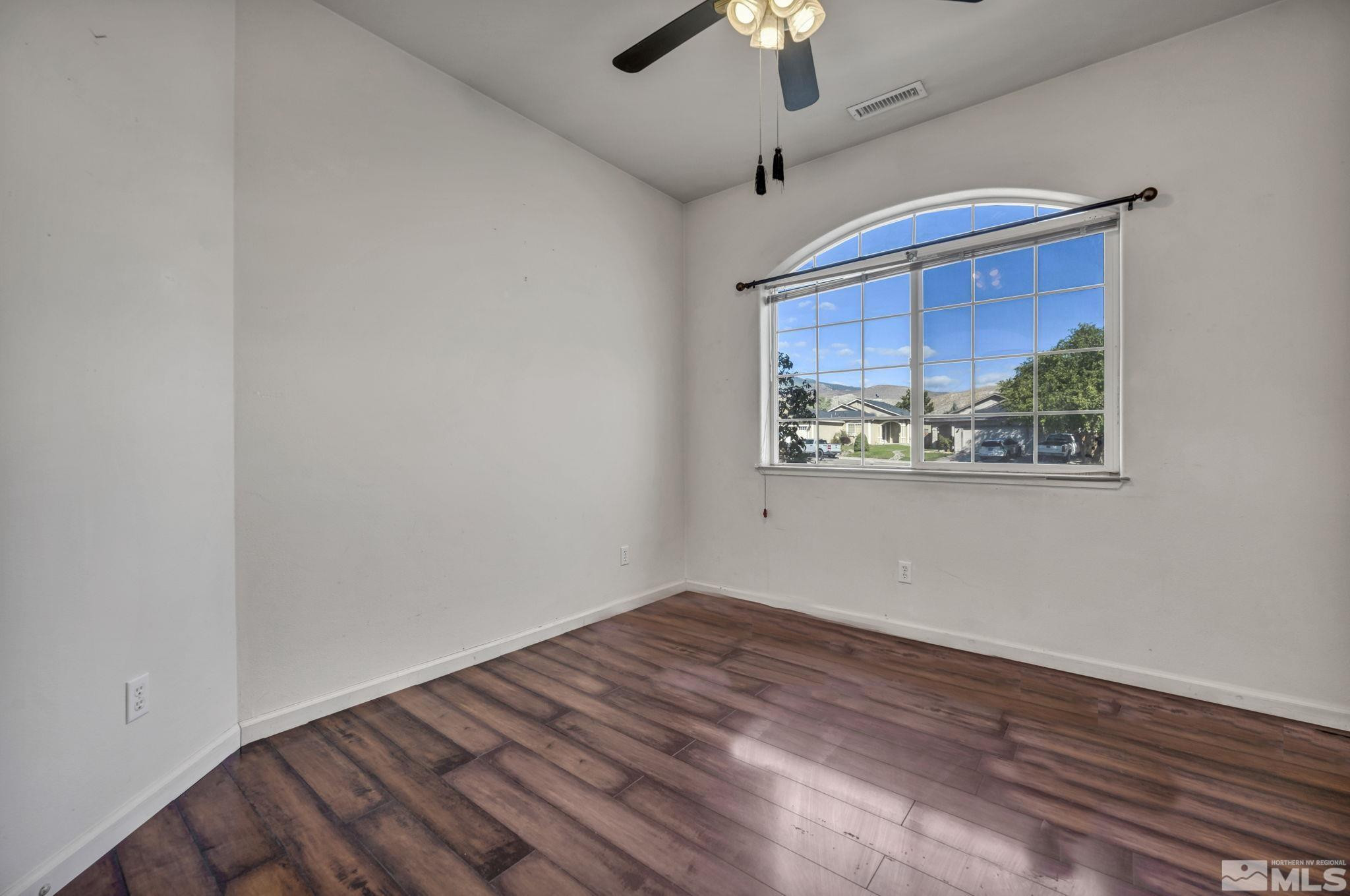 885 Valley Vista