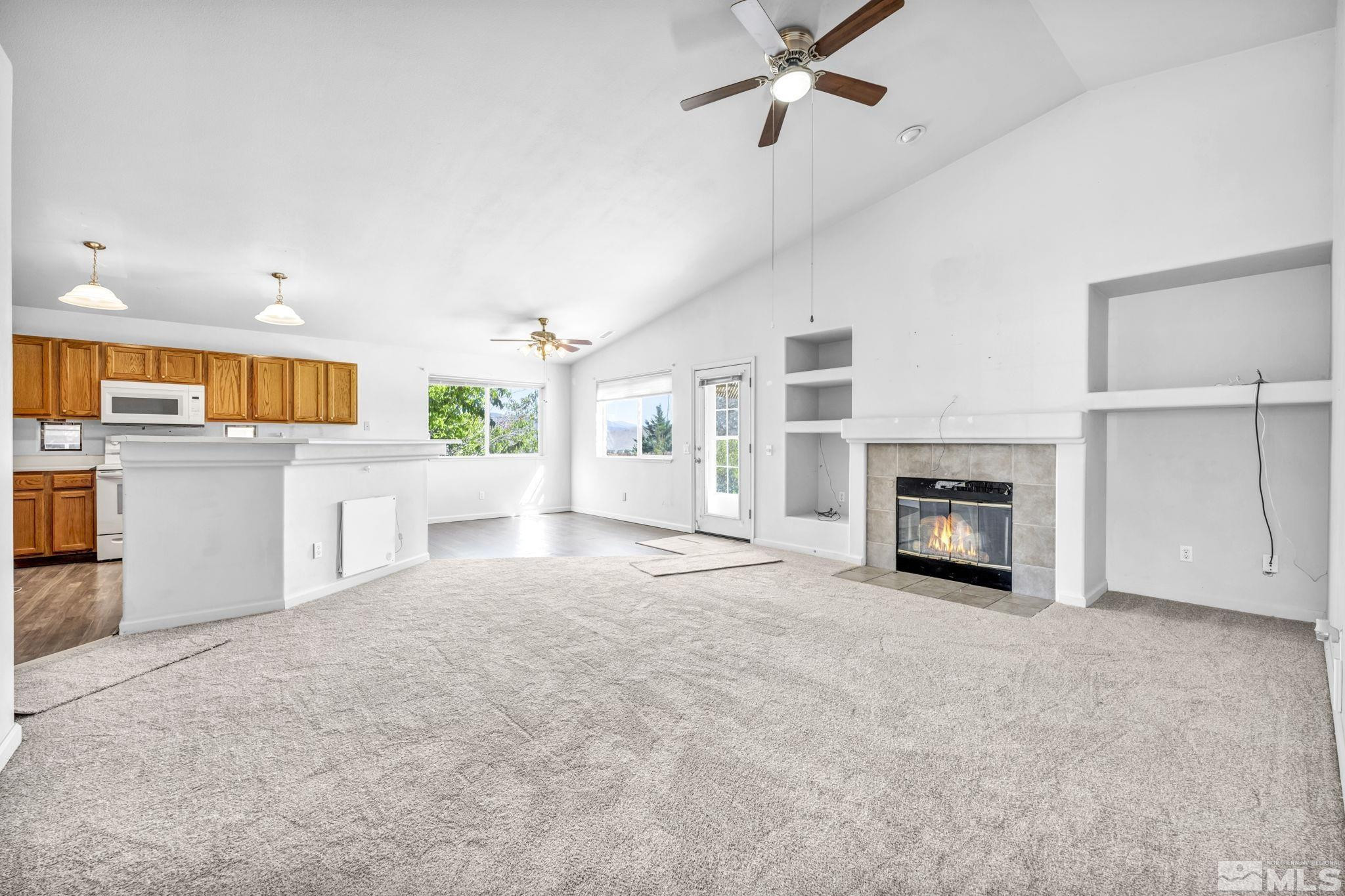 885 Valley Vista