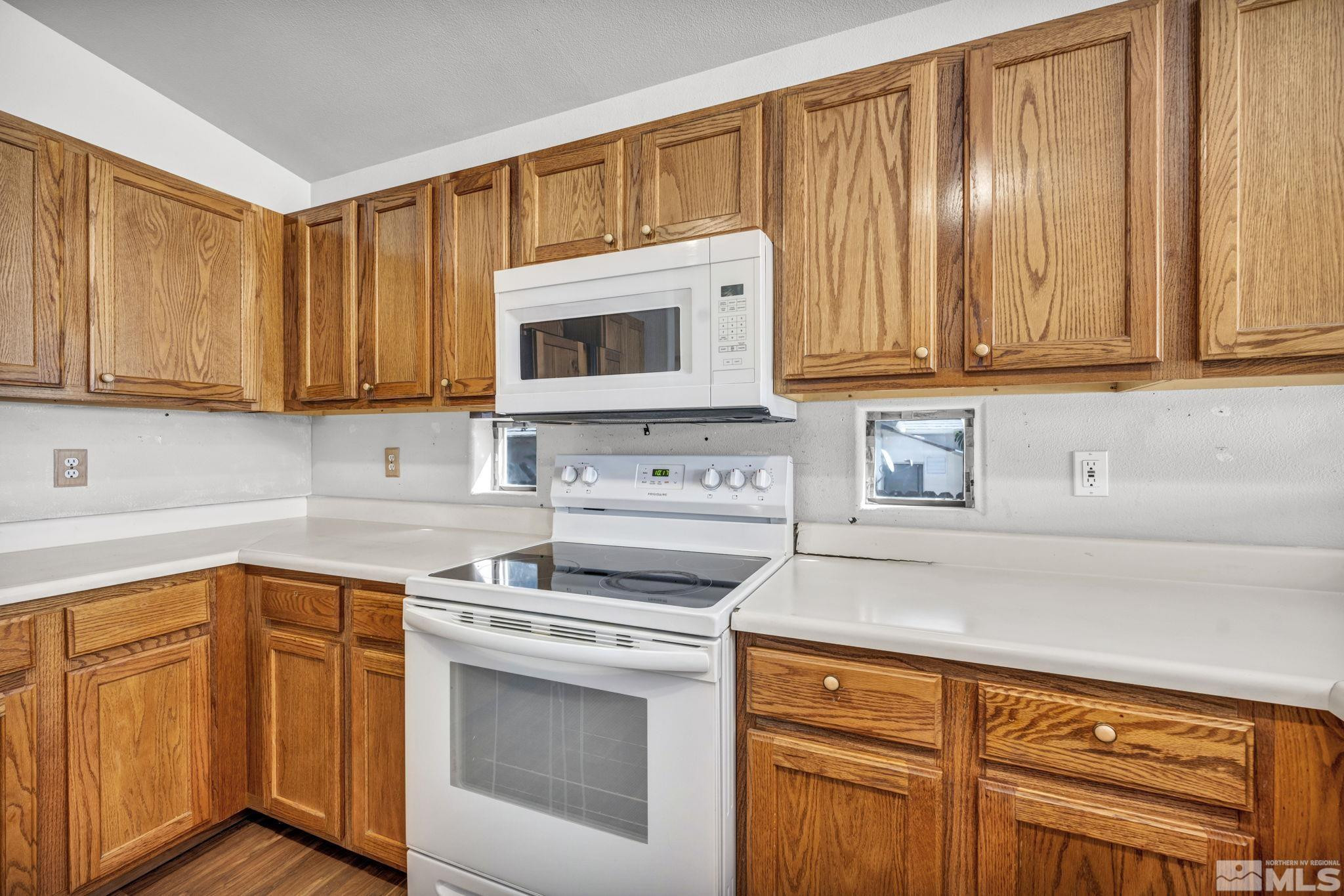 885 Valley Vista