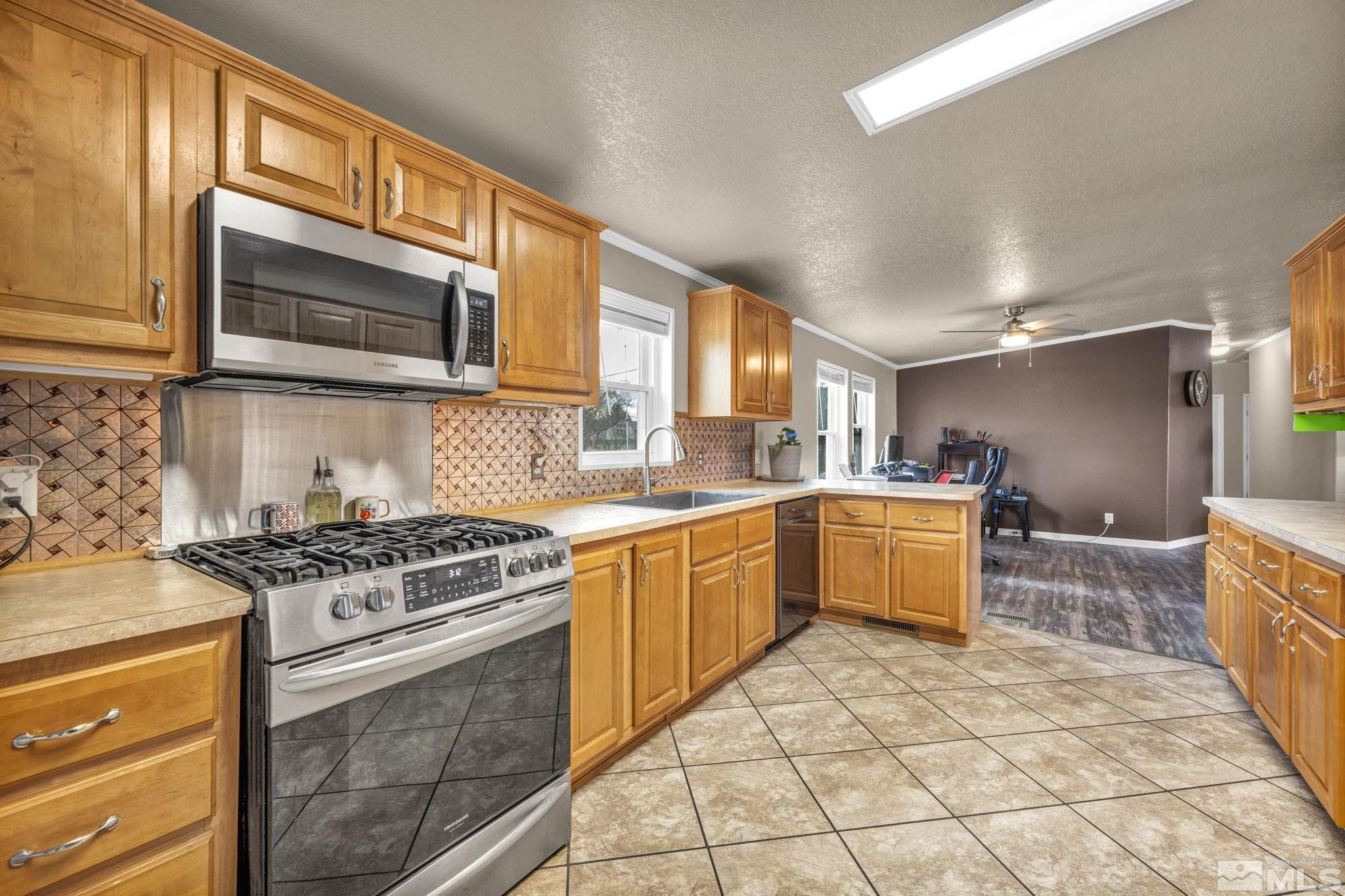 1125 W 7th Street