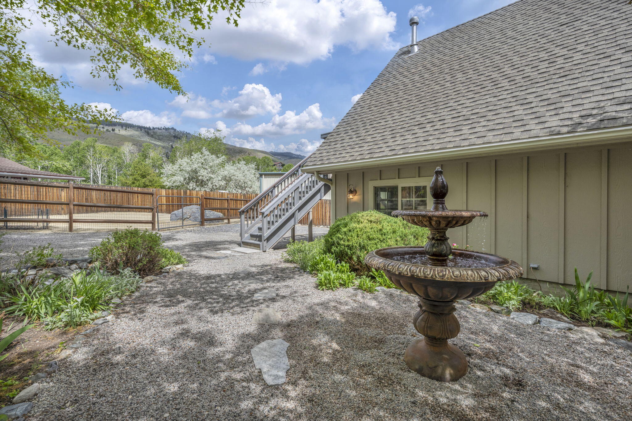 3150 Kings Canyon Road