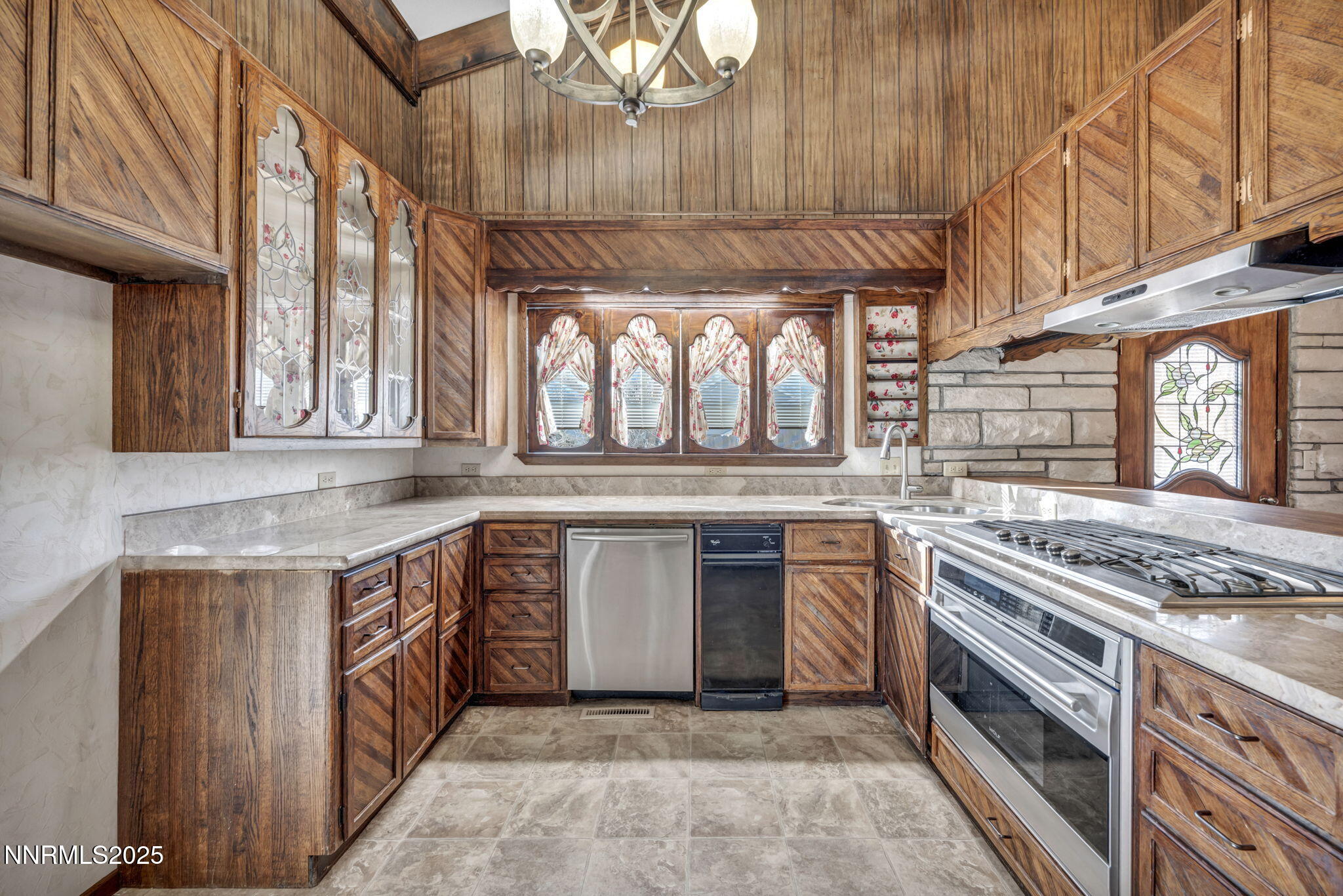 610 E Bonanza Drive