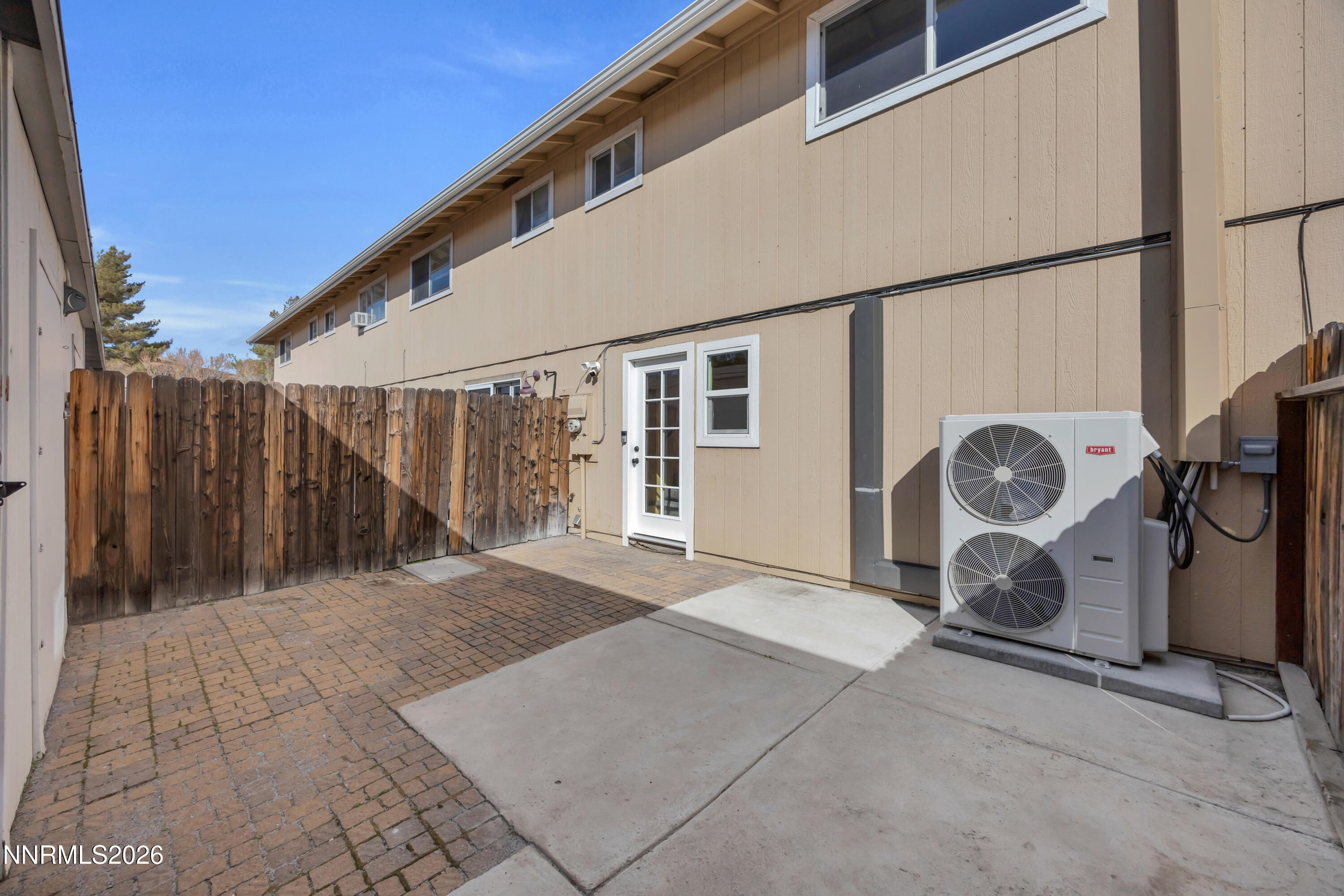 1325 N Green Court