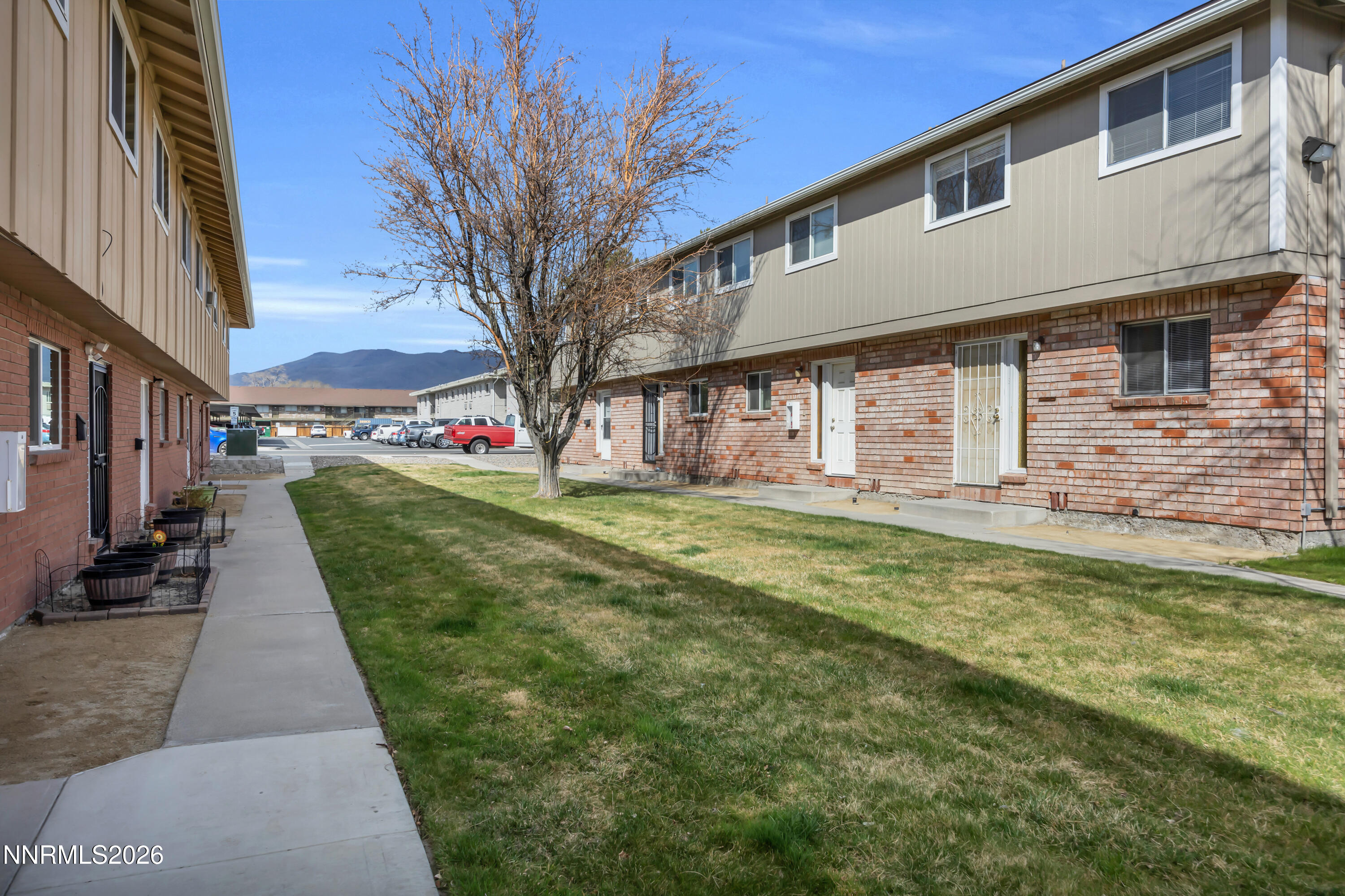 1325 N Green Court