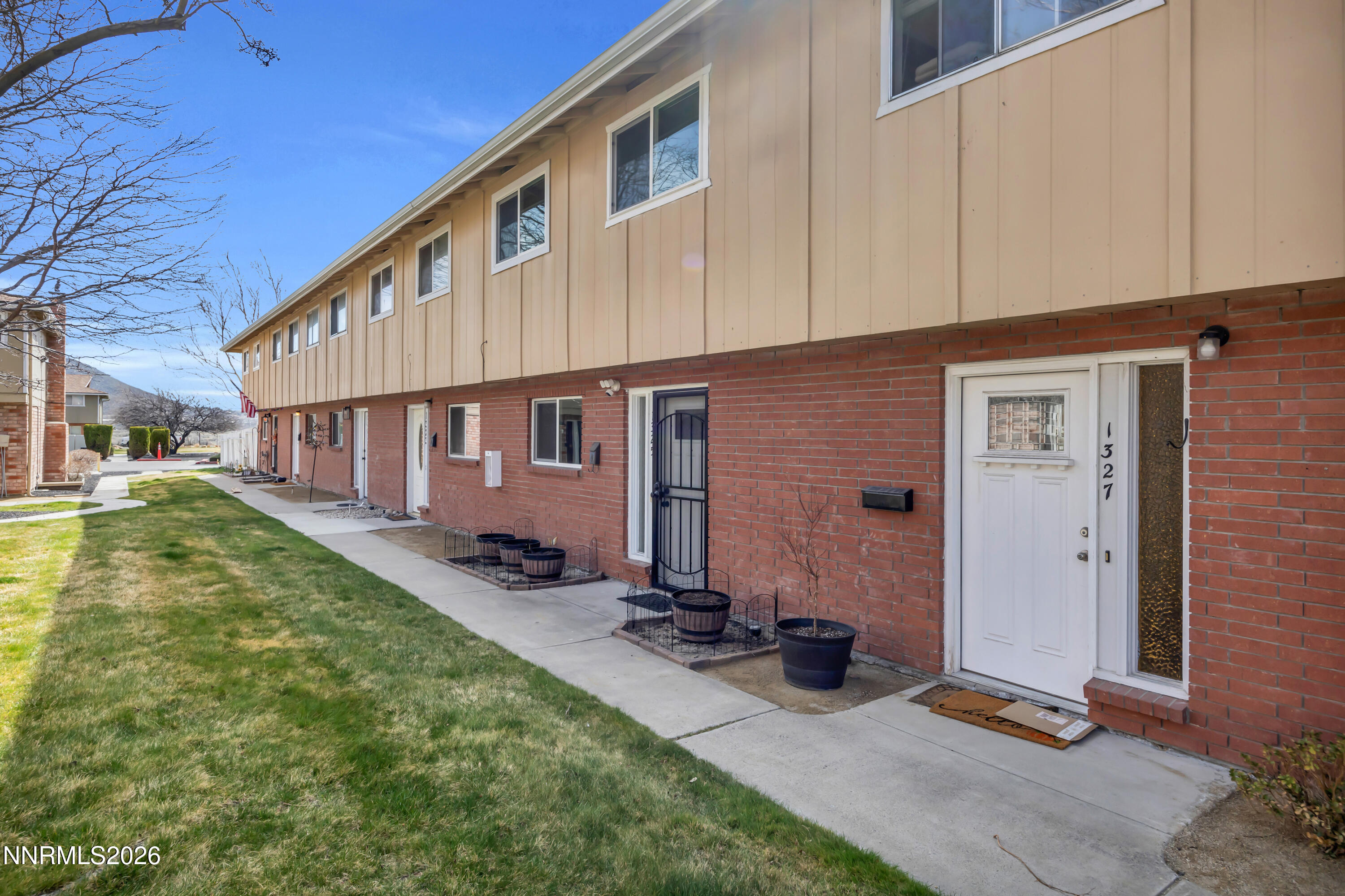 1325 N Green Court
