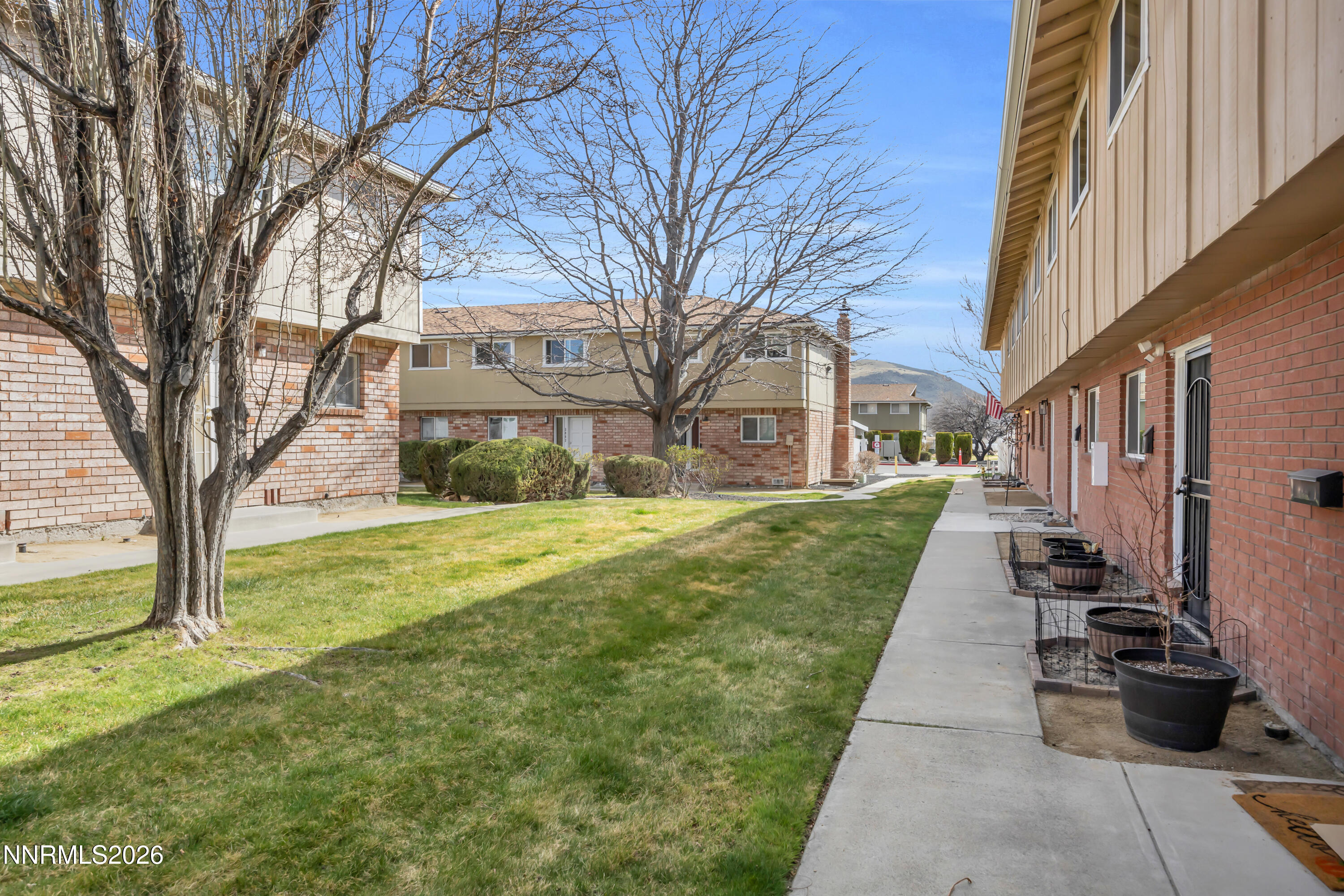 1325 N Green Court