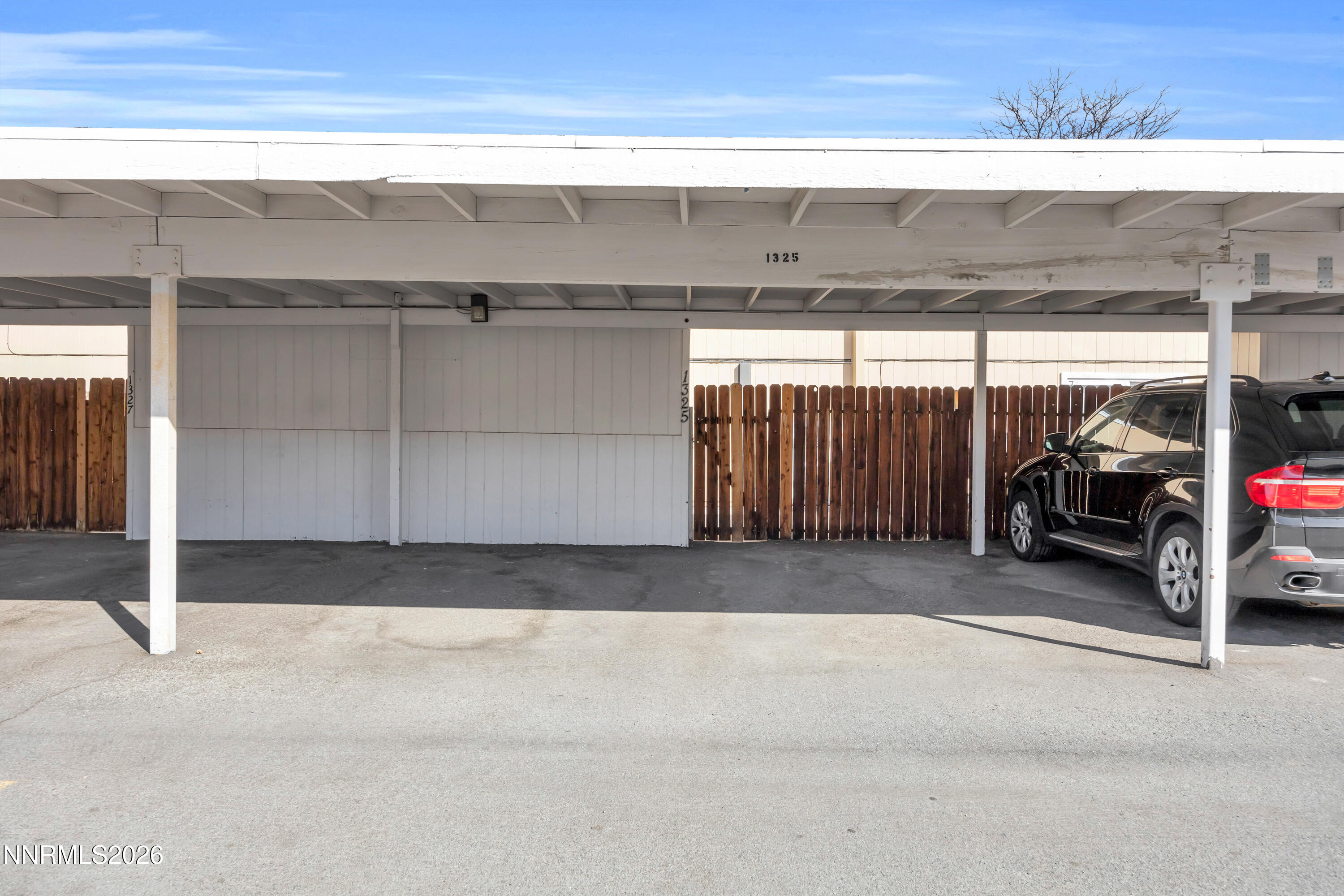 1325 N Green Court