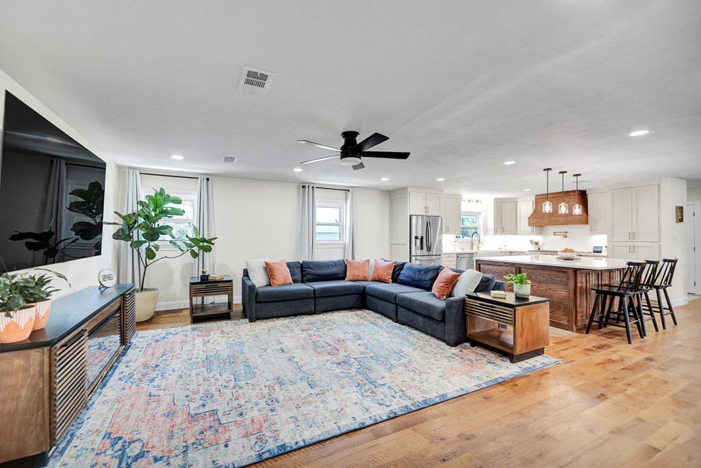 4513 Robin Lane