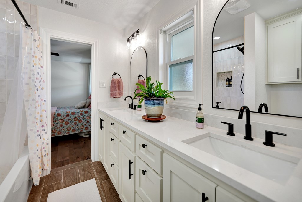 4513 Robin Lane