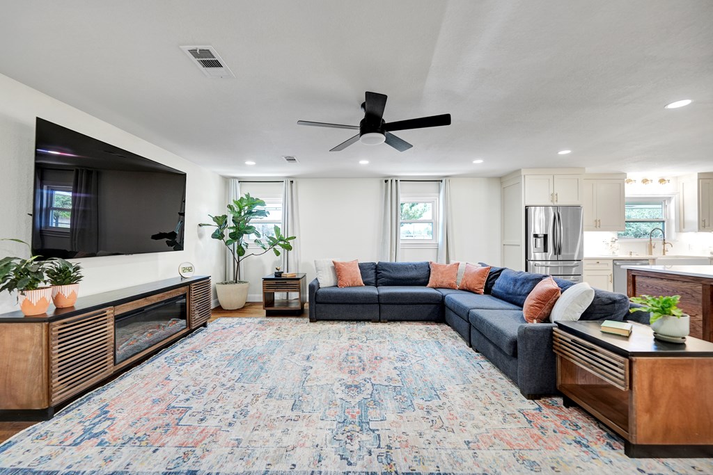 4513 Robin Lane