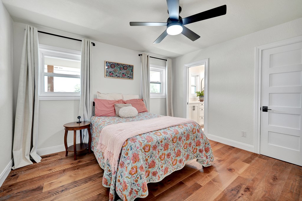 4513 Robin Lane