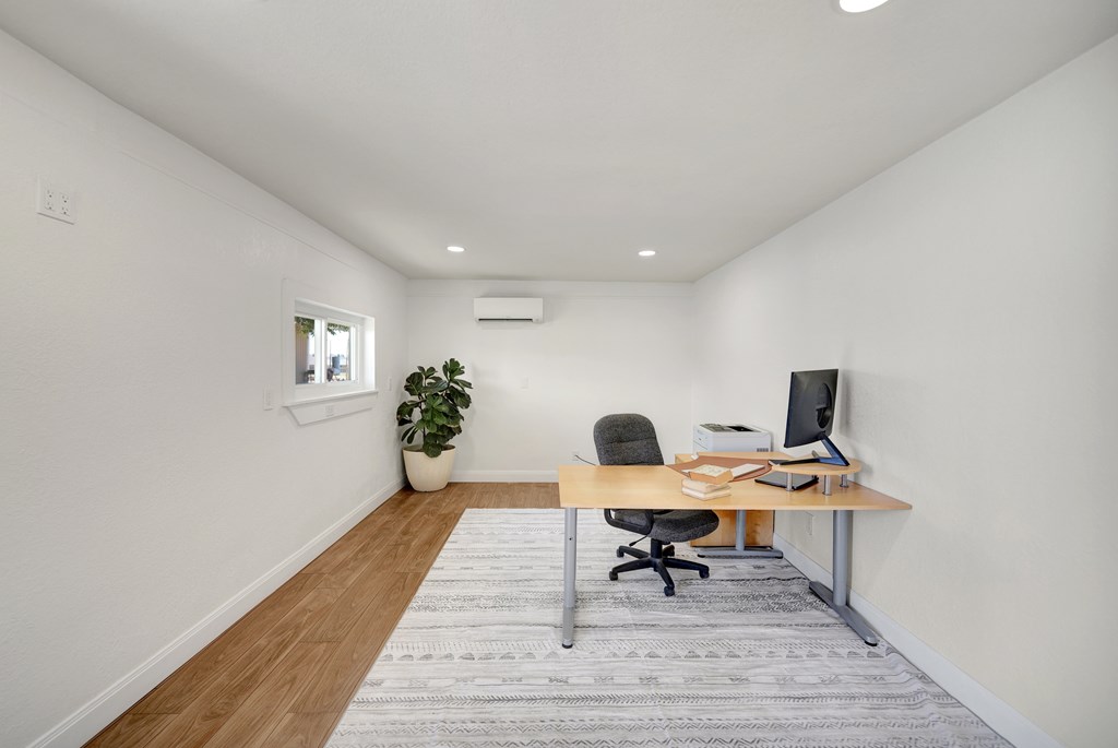 4513 Robin Lane