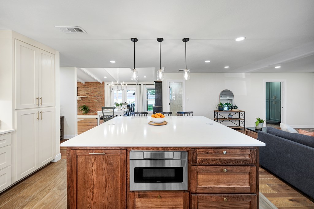 4513 Robin Lane