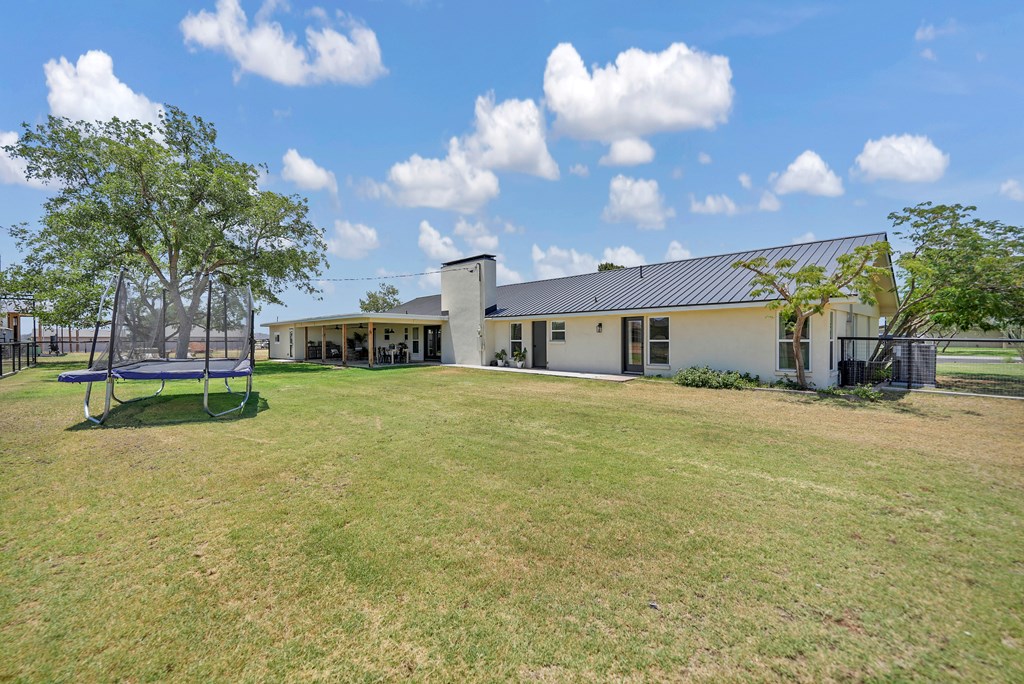 4513 Robin Lane