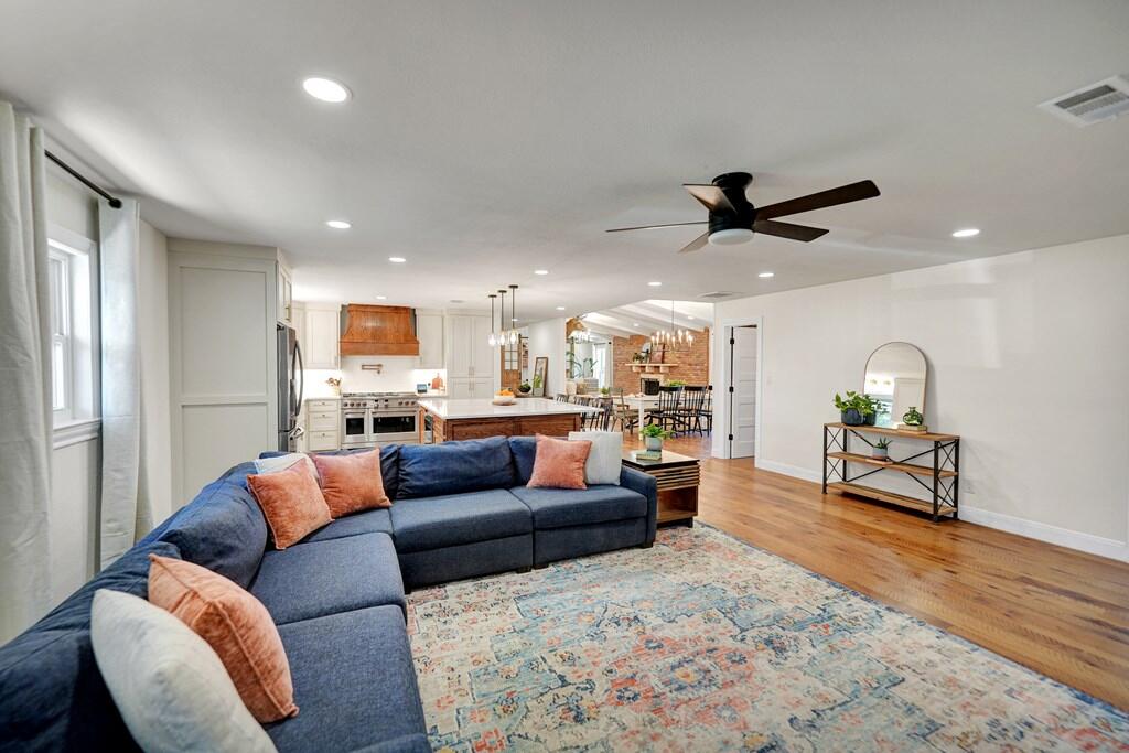 4513 Robin Lane