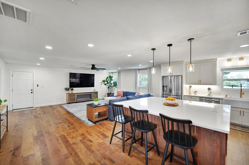 4513 Robin Lane