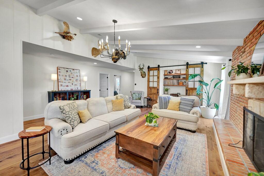 4513 Robin Lane