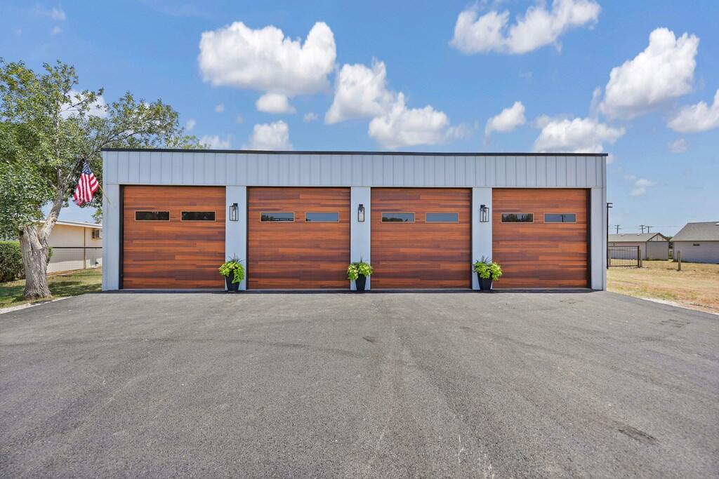 4513 Robin Lane