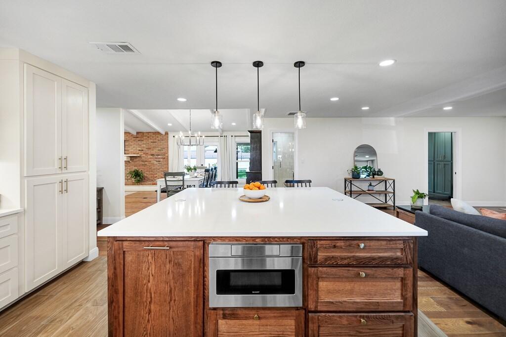 4513 Robin Lane