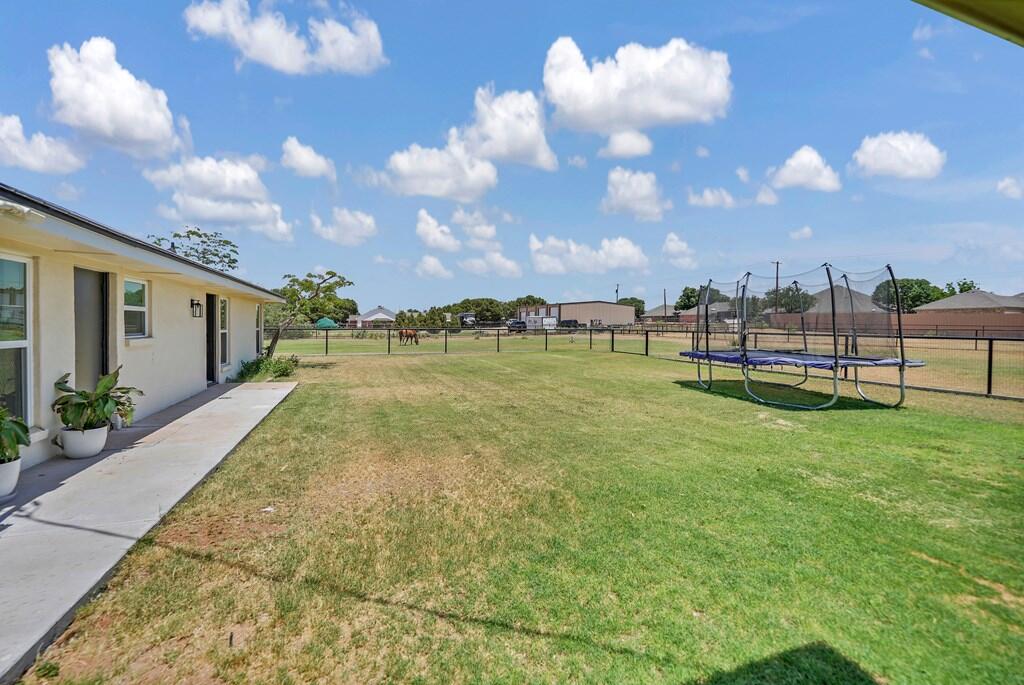 4513 Robin Lane