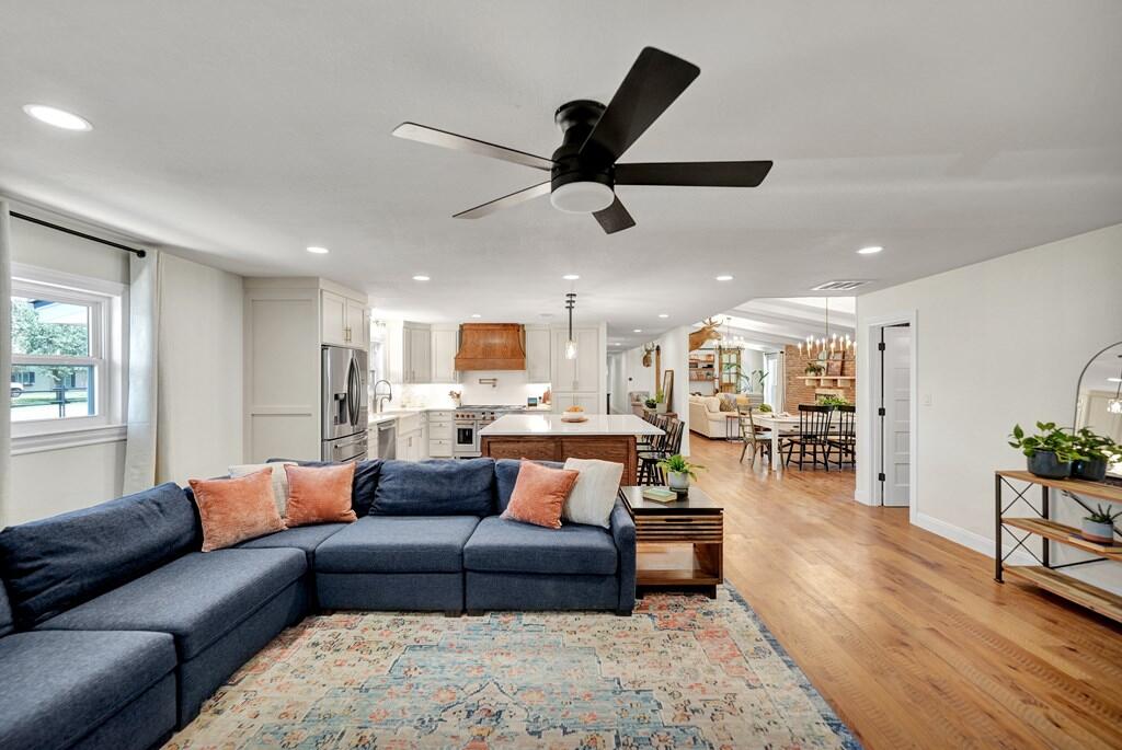 4513 Robin Lane