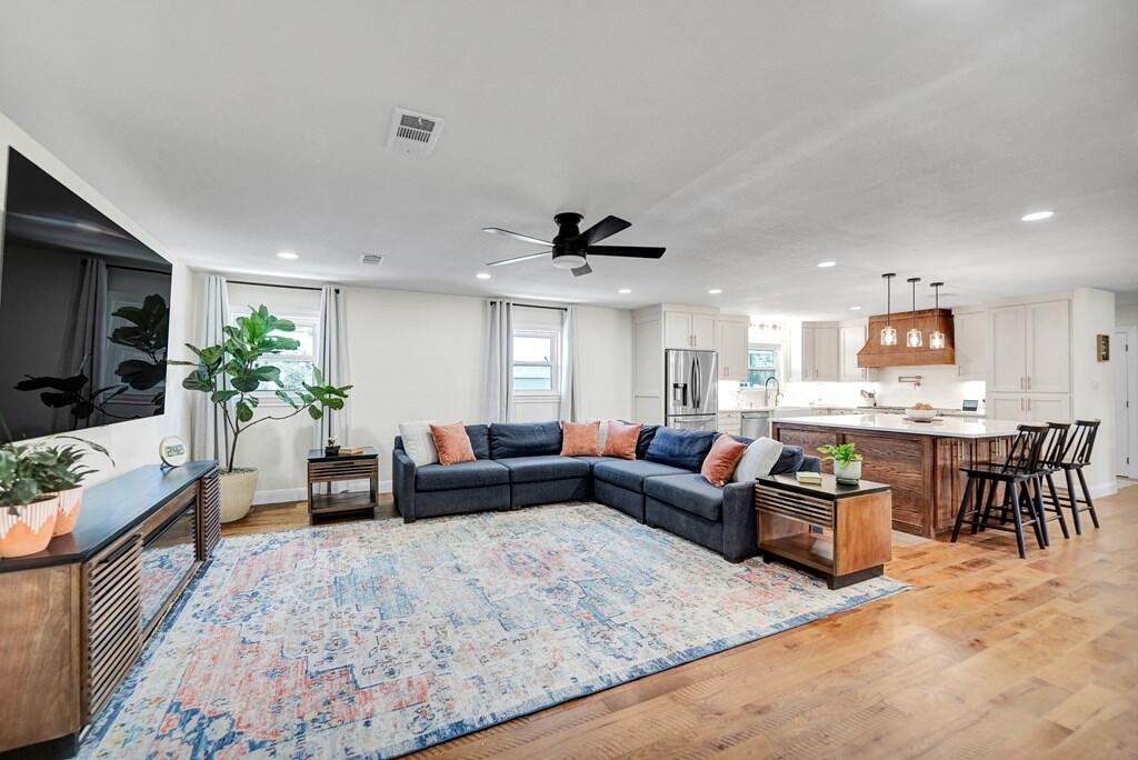 4513 Robin Lane