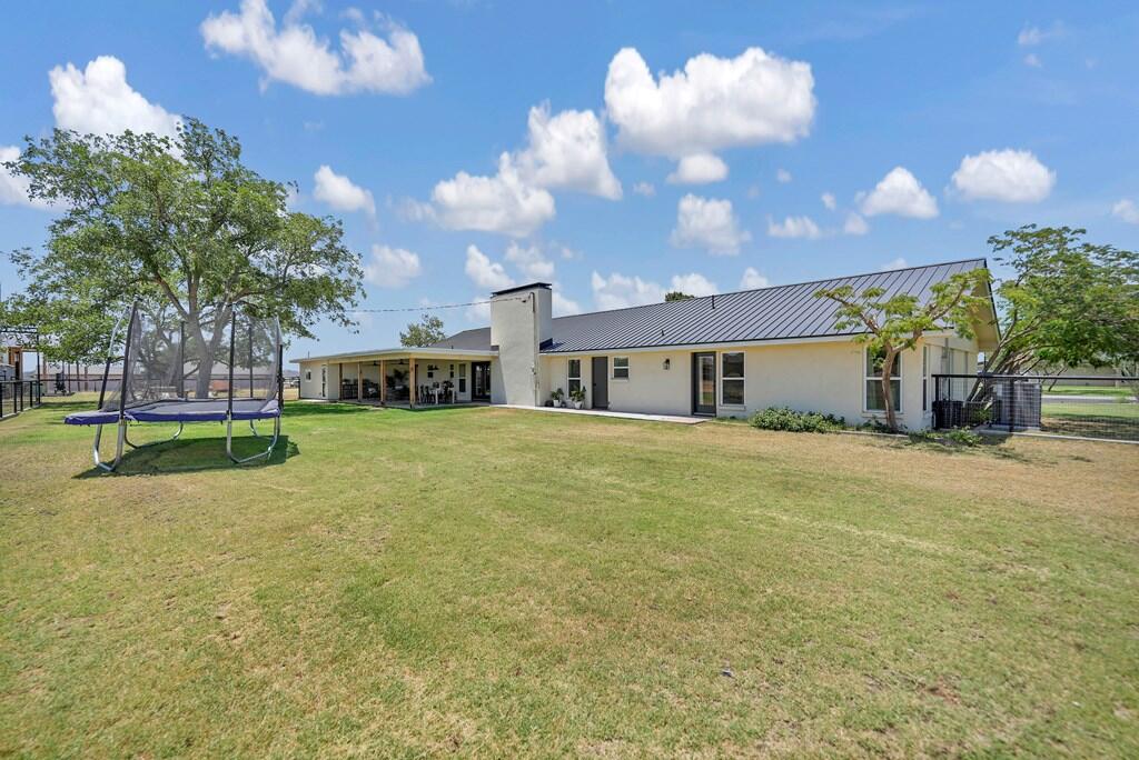 4513 Robin Lane