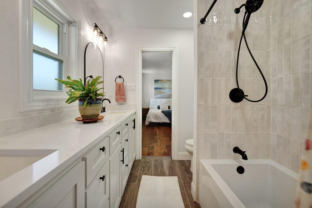 4513 Robin Lane