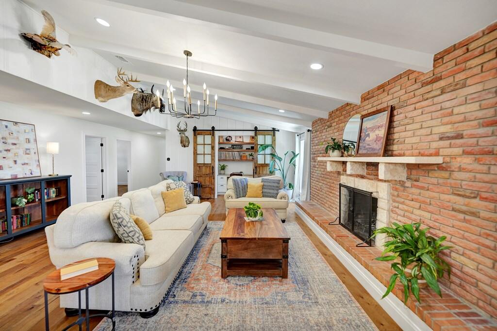 4513 Robin Lane
