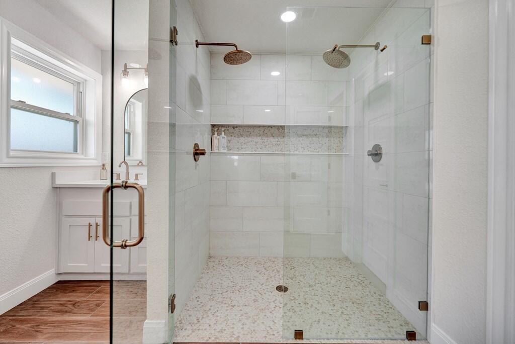 4513 Robin Lane