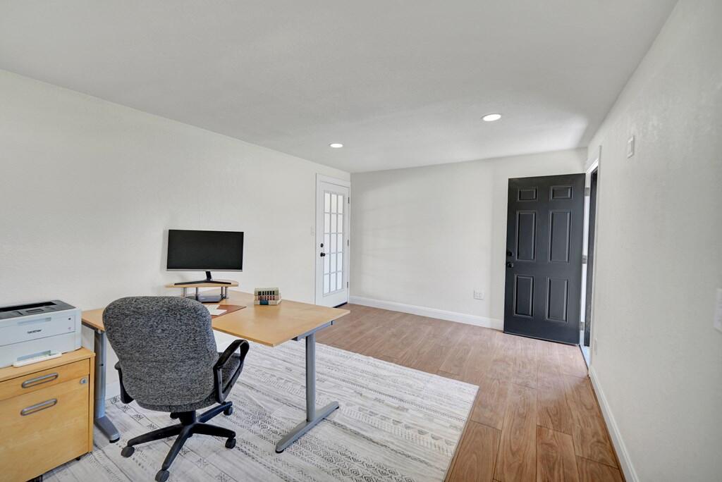 4513 Robin Lane