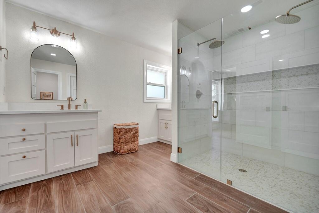 4513 Robin Lane
